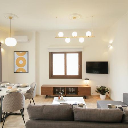 Onos - 2 Bedroom 2 Bathroom Penthouse With Terrace In Old Town Каламата Екстер'єр фото