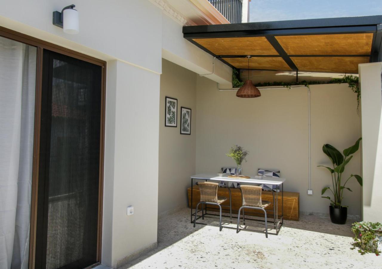 Onos - 2 Bedroom 2 Bathroom Penthouse With Terrace In Old Town Каламата Екстер'єр фото